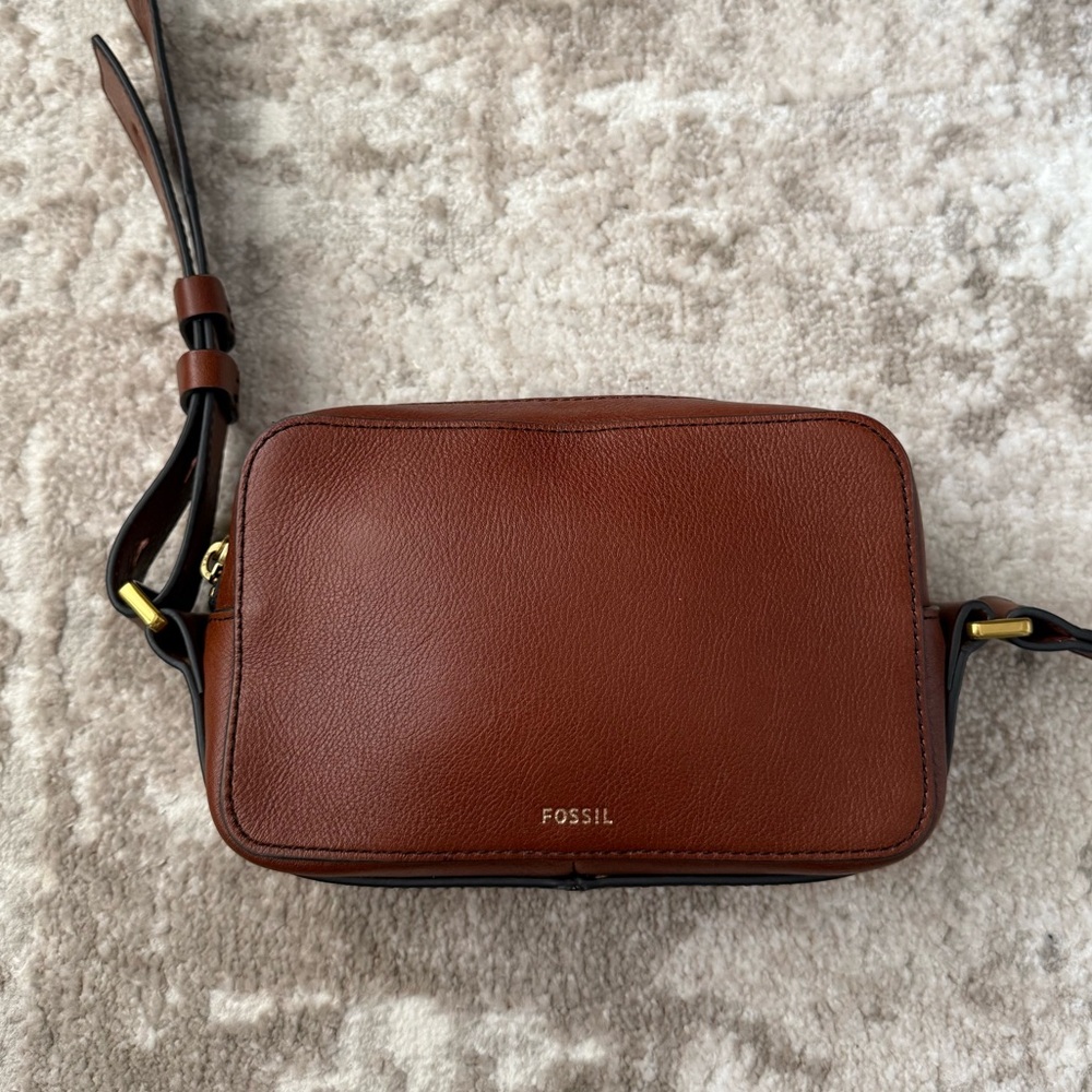 Fossil Tan Leather Camera Bag - Picture 2 of 6
